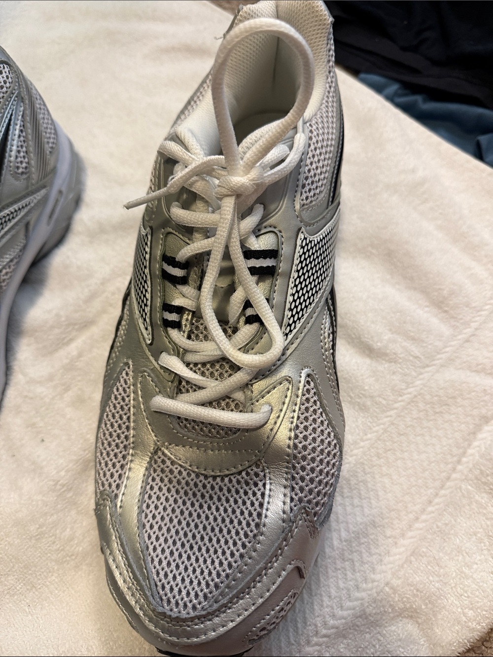 Reebok Silver and Black Men's Athletic Running Sneakers - Picture 2 of 6